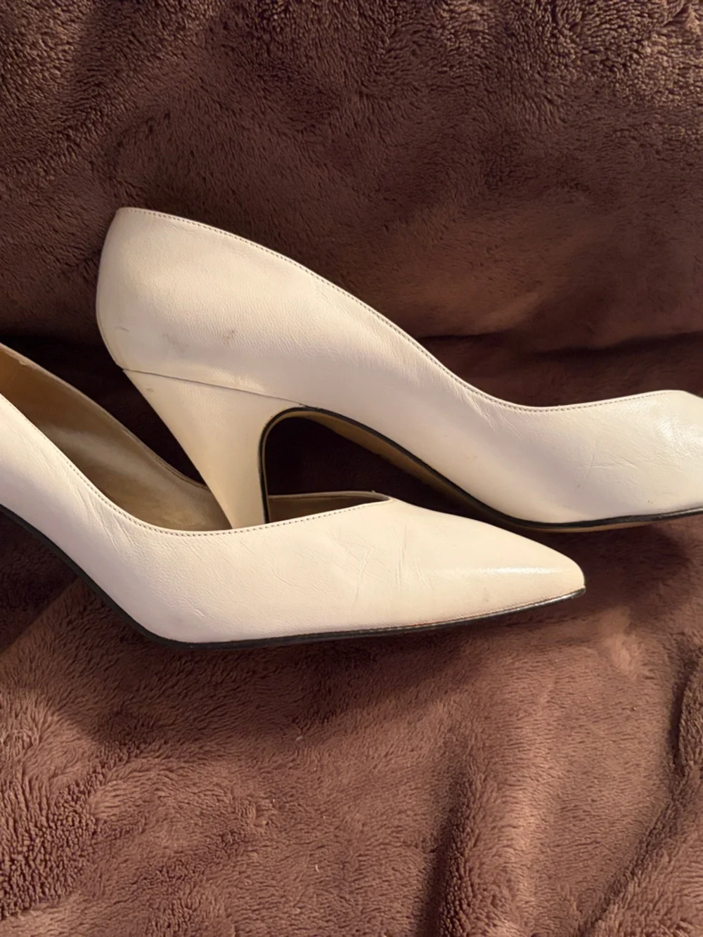 Classic Women's White Pointed-Toe Pumps
